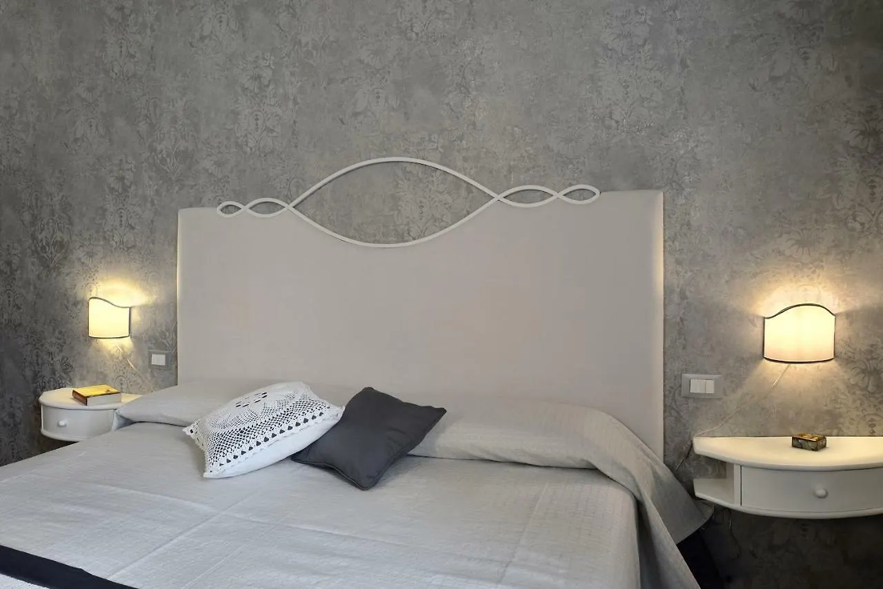 تيرانووفا براتشولي Villa Le Facezie B&B إيطاليا